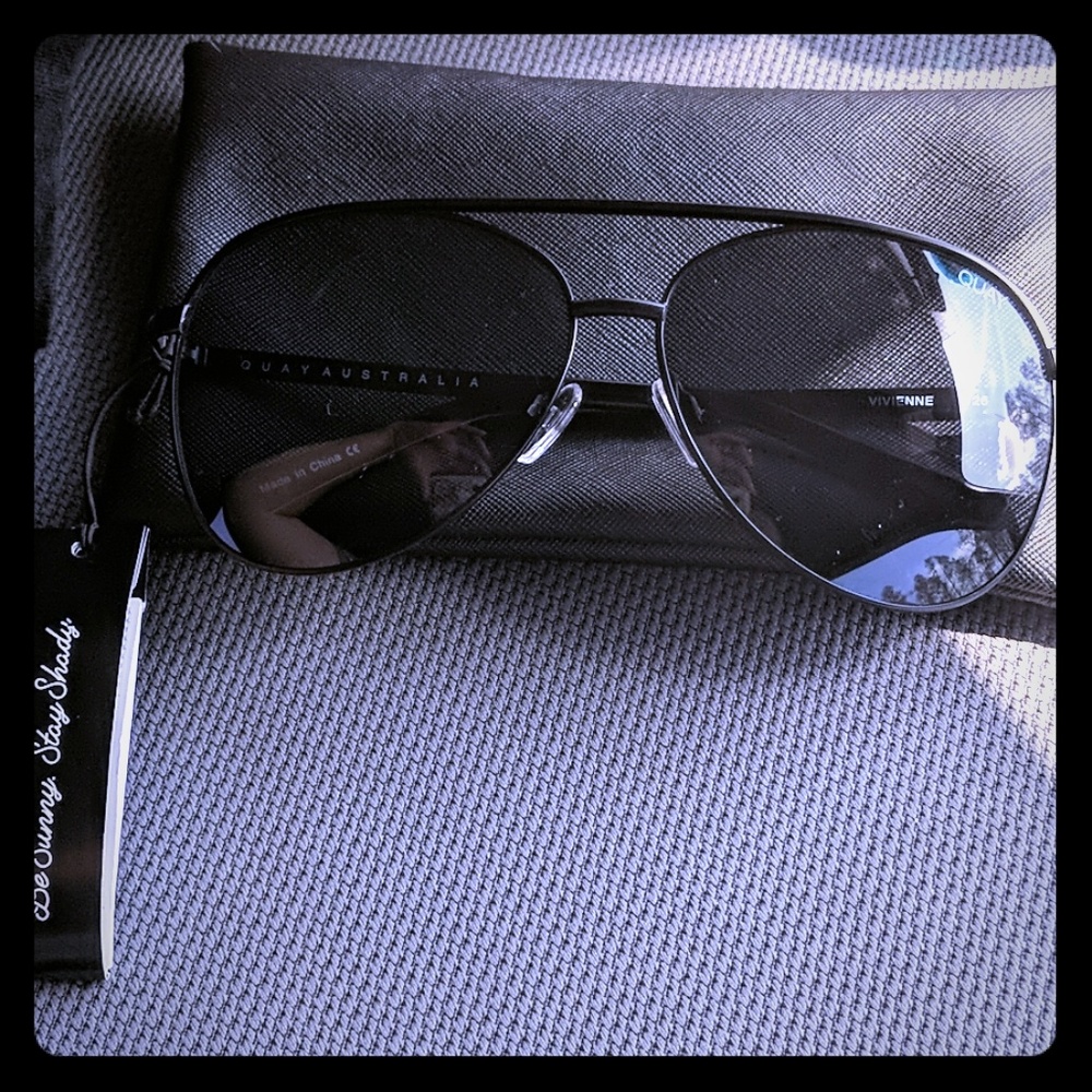 Quay Vivienne style sunglasses